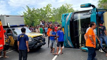 Bus Pariwisata Kecelakaan Tunggal di Bantul, Satu Penumpang Tewas