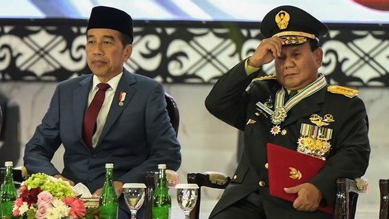 Lorsque le président Jokowi accroche la controverse en augmentant le rang de Prabowo Subianto