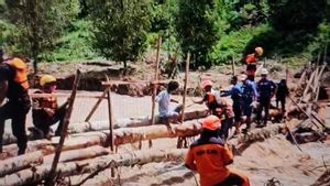 Luwu災害のための10人の孤立した住民のための避難SARチーム
