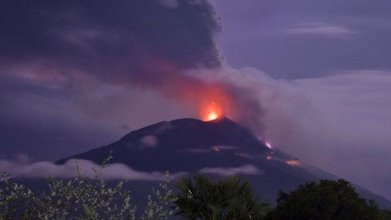 Alert! Morning Monday, Men's Lewotobi Mountain In East Flores Entered Alert Status