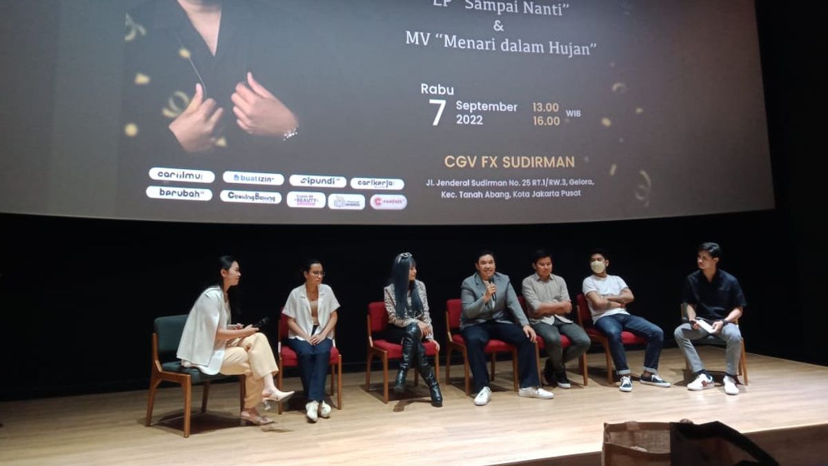 Pijakkan Kaki di Industri Musik Indonesia, Coach Ican Lepas EP <i>Sampai Nanti</i>