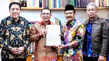 40 شخصية مقترحة لتكون أبطالا وطنيين، بما في ذلك سوهارتو وغوس دور ومارسينا