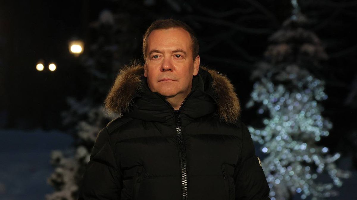 Medvedev dit que la Russie pourrait attaquer la France et la Grande-Bretagne si elle donnait des armes nucléaires à l'Ukraine