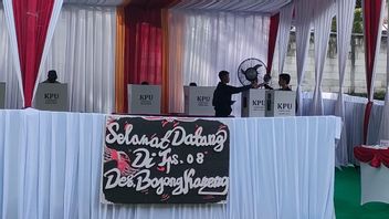 TPS Prabowo di Bojongkoneng Bogor Dijaga Ketat, Warga yang Antusias Mencoblos Diperiksa Metal Ditektor