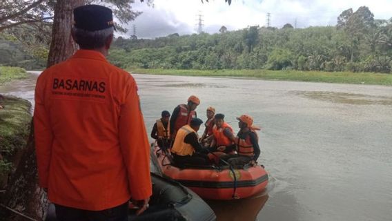 The body of a child who drowned in Rejang Lebong was evacuated but was swept away by the current, the search continued.