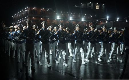 Presiden Prabowo Pimpin Parade Senja di Akmil