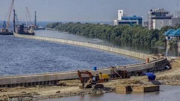 13キロメートルを建設したばかりのDKI州政府は、2025年まで沿岸堤防の継続を目標としています