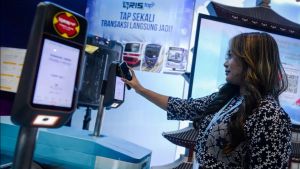 BI Sebut Baru 13 Provinsi Terapkan QRIS Tap In & Out di Moda Transportasi