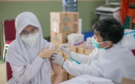 Indonesia Menyongsong Endemi COVID-19: Jangan Lupa Diri, Potensi Bahaya Masih Mengancam