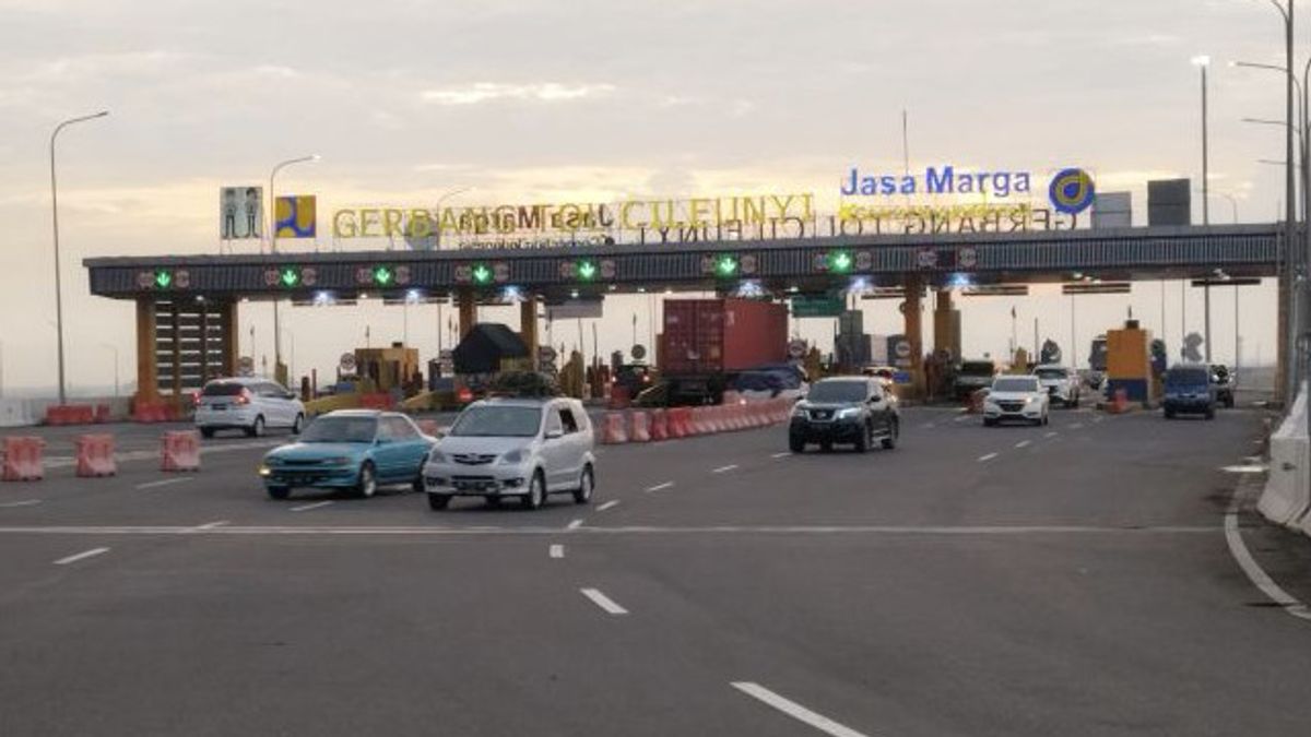 Arus Mudik di Bandung Mulai Padat, Jasa Marga Fungsikan 12 Gerbang di Tol Cileunyi