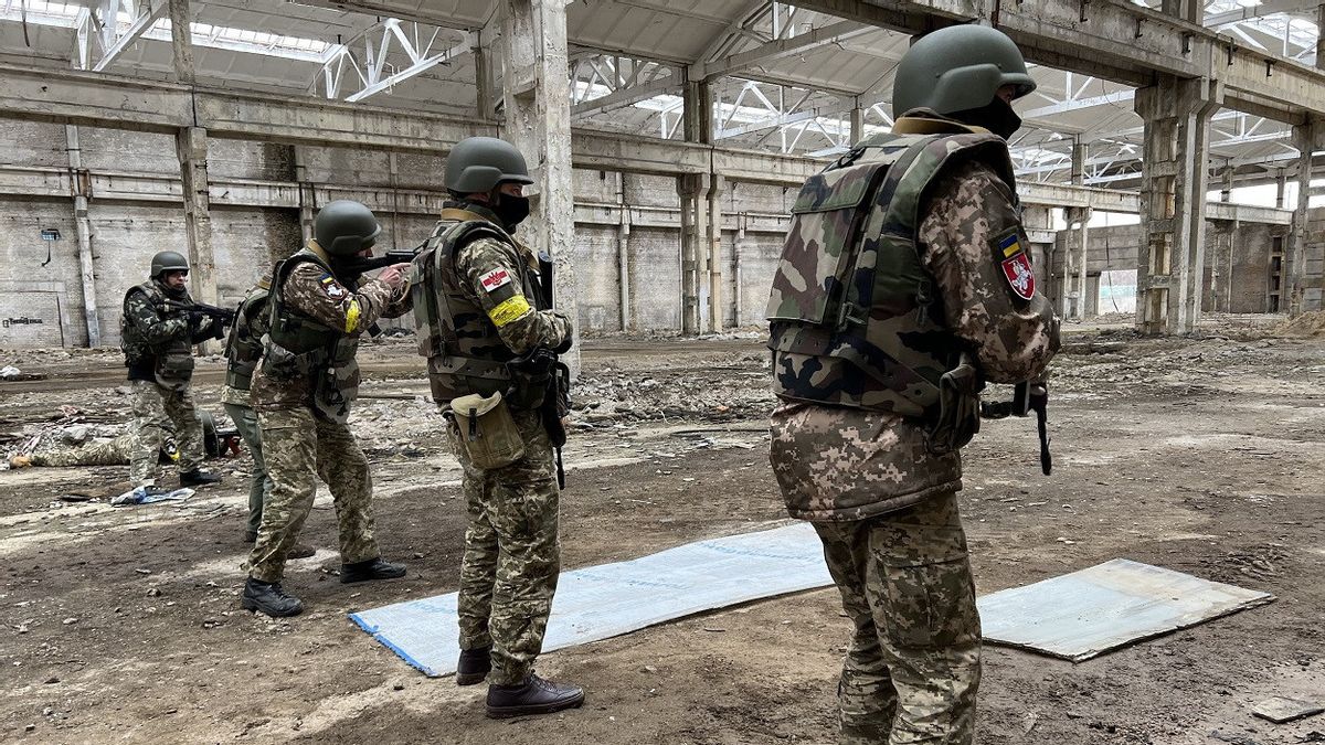 القوات الأوكرانية تشن هجوما مضادا على روسيا، مستشار الرئيس زيلينسكي: لا تأمل في انتصار فوري