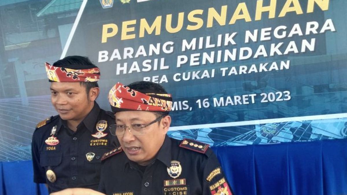 Tarakan Customs Destroys 17 Bal Of Used Clothes