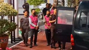 検察官逮捕 6 プルワカルタでの汚職疑惑事件の容疑者