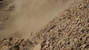 Tanah Longsor Kubur Bus Penumpang di Vietnam, 6 Orang Tewas