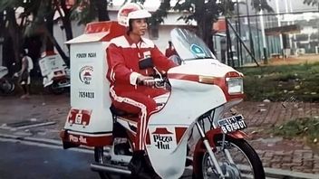 Viral Motor Suzuki A100 Pengantar Pizza Hut Tahun 1984, Sekarang Jualan di Pinggir Jalan karena Pandemi
