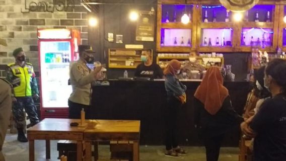 Langgar PPKM, Acara Hajatan dan Dangdutan Warga Gresik Dibubarkan