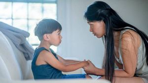 Tips Membangkitkan Hati Bunda saat Stres Mengasuh Anak
