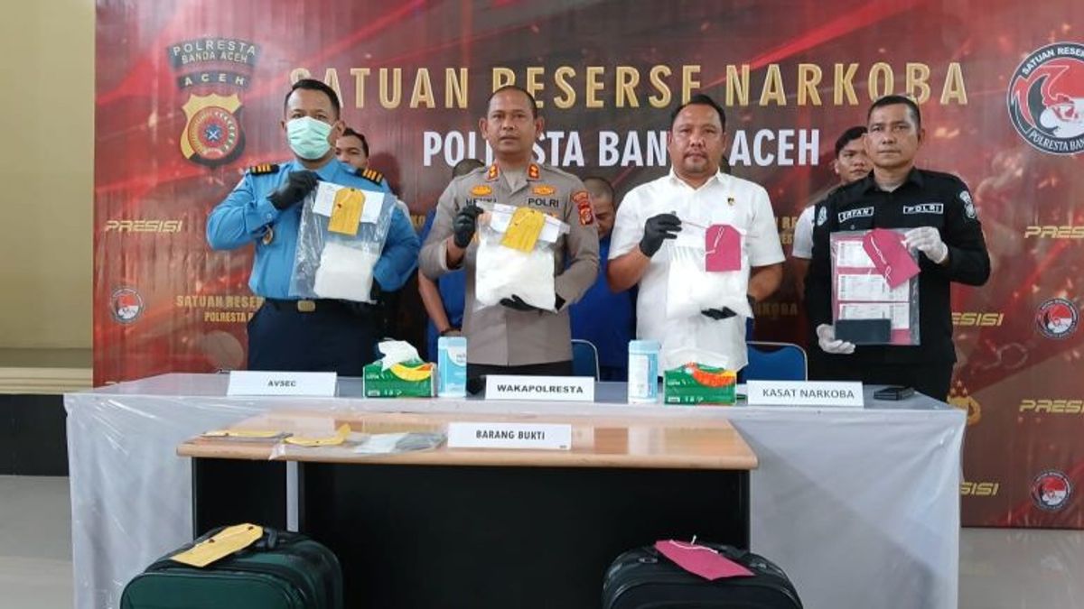 ACEH - أحبط ضباط مطار آتشيه SIM تهريب 5 كجم من السابو في سراويل عميقة إلى حقائب