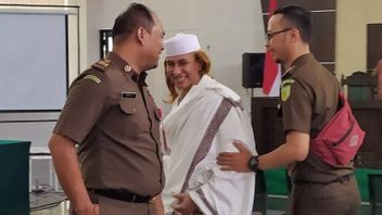 Bahar Bin Smith Assistera à L’examen Des Allégations De Discours De Haine à La Police Régionale De Java Ouest