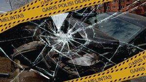 Hilang Kendali Dekat Pintu Keluar Tol Joglo, Sopir Taksi Online Tewas Usai Tabrak Dua Kendaraan dan Trotoar