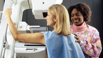 土耳其科学家在姨妈去世的灵感下,创造了一个便携式乳腺癌扫描仪。