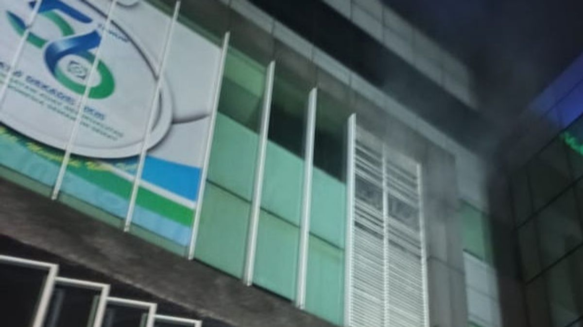 BPJS Cempaka Putih大楼3楼的陆地火灾,疑似是由于电气短路