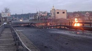 Ukraina Runtuhkan Jembatan untuk Hambat Pasukan Rusia