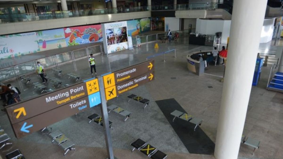 バリのングラライ空港で2人のWNアルジェリアの乗客手荷物泥棒が逮捕されました