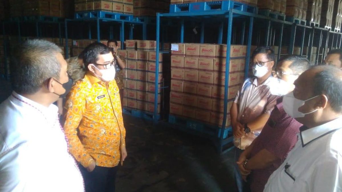 فرقة العمل الغذائية في شمال سومطرة تعثر على مخزون من 1.1 مليون كيلوغرام من زيت الطهي في ديلي سيردانغ