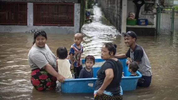 ジャカルタ雨のこの正午、ペラマンパン洪水の2 RTは最大70センチ