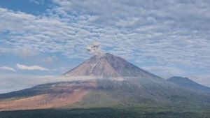 Semeru Kembali Erupsi Senin Pagi, Letusan Capai 1 Kilometer