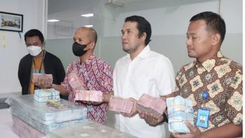 مكتب المدعي العام في غرب سولاويزي يصادر 4.2 مليار روبية إندونيسية في قضايا فساد في تجديد زيت النخيل