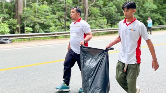 Bersih-bersih Jalan Utama IKN, OIKN implique Kopassus pour collecter 3,5 tonnes de déchets