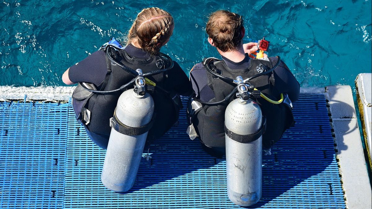 Selesaikan Penyelaman Khusus Termasuk Simulasi Misi Penyelamatan, Siswi di Dubai Catat Rekor <i>Master Scuba Diver</i> Termuda Dunia