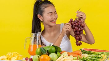 جاكرتا - هل تأكل الفاكهة فقط كل يوم ، هل أنت بصحة جيدة؟ هذا هو الشرح الكامل