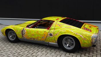 La première unité de Miura qui fonctionne dans l'existence de Lamborghini