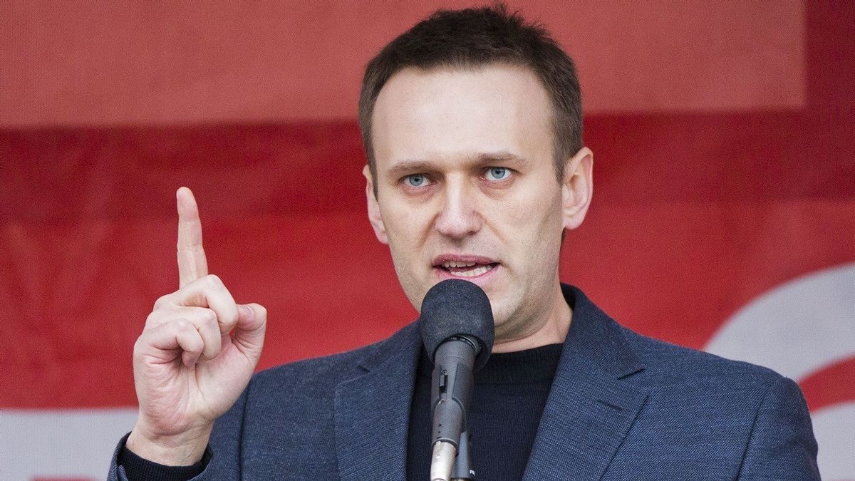 ロシアの野党指導者ナワルニーは、ワーグナーグループのボスが彼の刑務所を訪問し、ウクライナでの戦争のために捕虜を募集すると呼びます