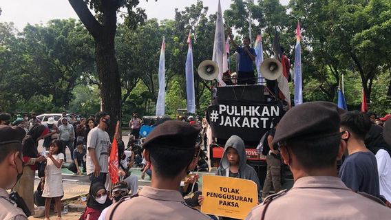 Anies Masih Didemo Warga di Hari Terakhir Bekerja Sebagai Gubernur DKI 