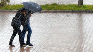 Sudah 3 Rumah Rusak, BPBD Lebak Minta Masyarakat Waspada Angin Kencang Disertai Hujan Lebat
