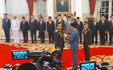 Presiden Jokowi Lantik KSAD Maruli Simanjuntak