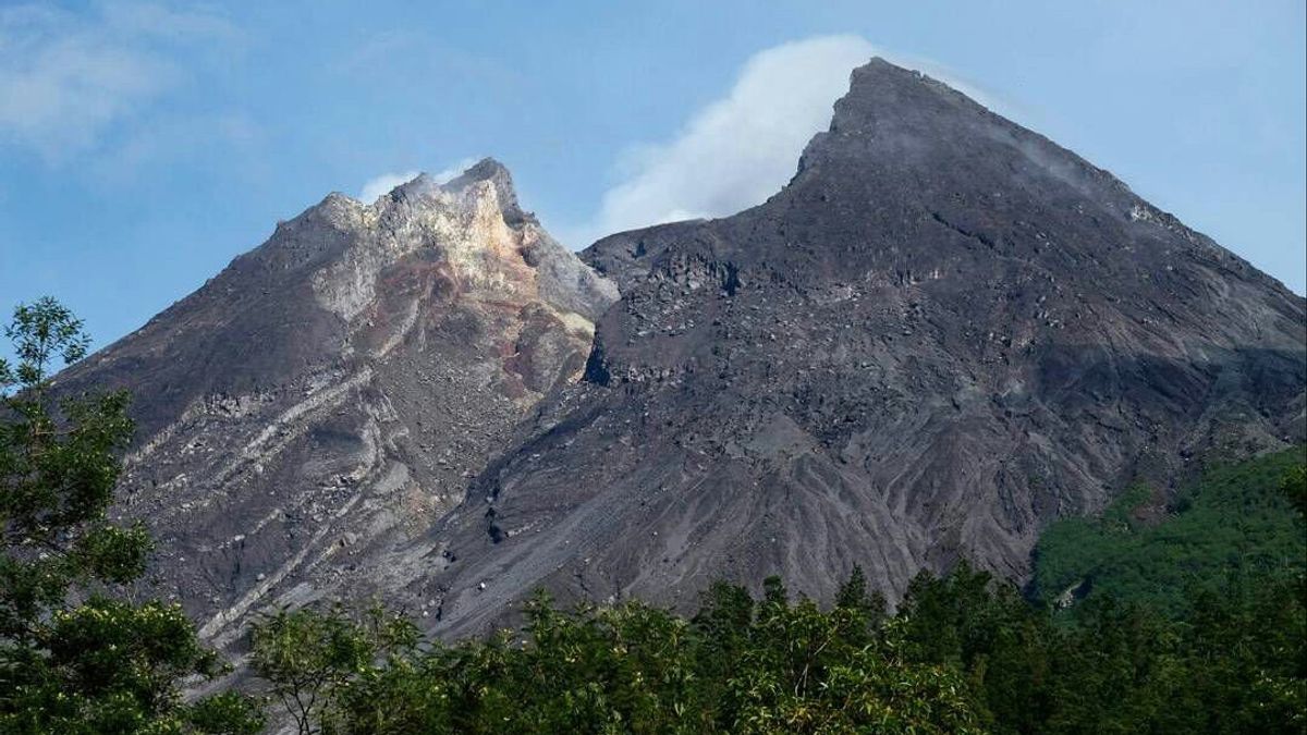 The Morphology of Mount Merapi's Lava Dome Has Changed, Status Is Still Alert