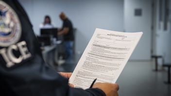 Le gouvernement Trump a annulé 100 000 visas, dont 8 000 visas d'étudiants
