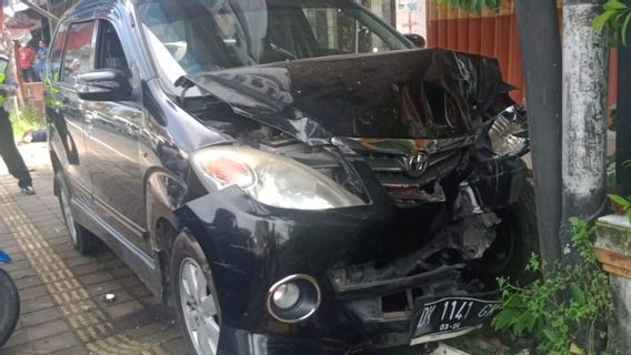 3 Orang Sedang Duduk di Trotoar Ditabrak Mobil di Tabanan Bali, Satu Tewas