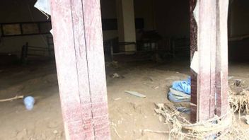 Tertimbun Lumpur 2 Meter, Pesantren Al Bayan di Pidie Jaya Bertahan dengan Biaya Sendiri