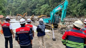 تسريع شركة هوتاما كاريا التابعة للتعامل مع الطرق المتضررة من كارثة فيضانات الميناء في غرب سومطرة