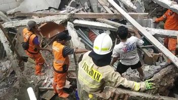 Le poste de Ronda à Kramat Jati Am Brug, deux femmes tombées dans un bâtiment