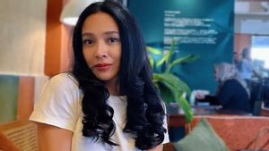 Lahir sebagai Generasi Milenial, Intip 7 Potret Dea Ananda yang Tetap seperti ABG Bergelar <i>Budhe</i>