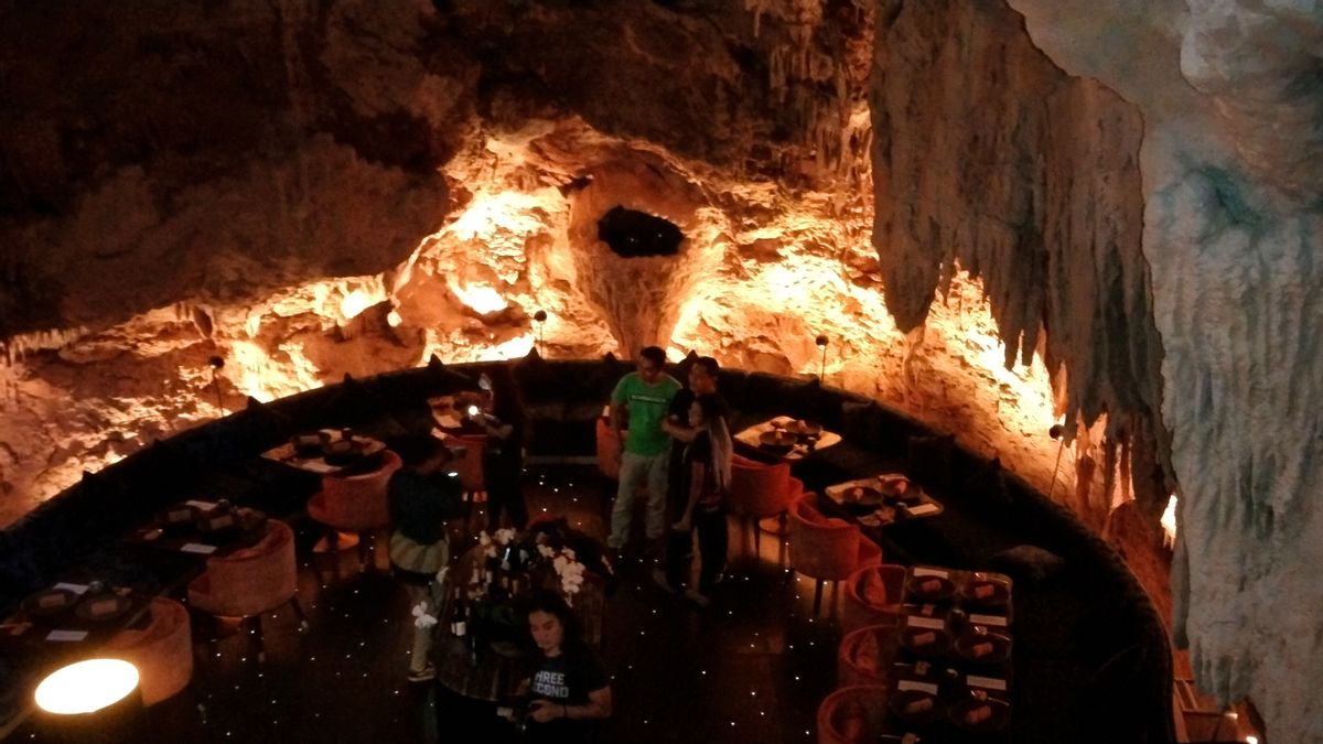 The Cave That Was 'transformed' Into A Luxury Hotel Restaurant In Bali Is Prohibited From Operating Before Completing The Permit