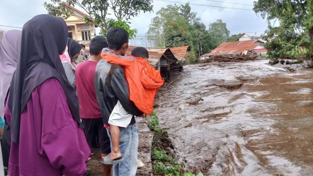 Cold Lava Flood Marapi Breaks Access To Bukittinggi-Padang Cross Road