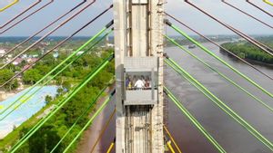 Pacu Adrenalin dan Beri Pemandangan Indah, Lift Menara Jembatan Siak Jadi Primadona Wisatawan